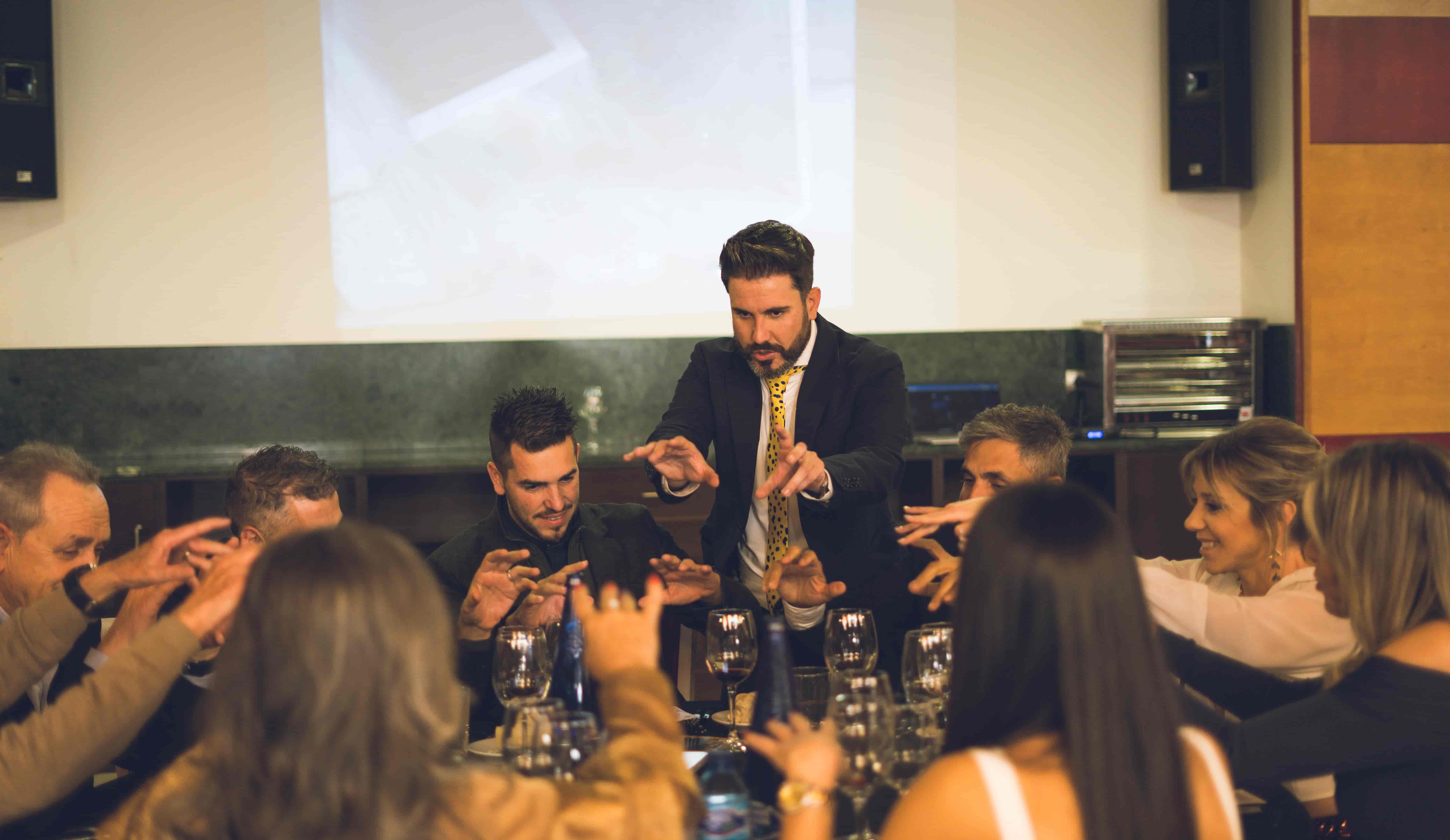 Ideas para la fiesta de fin de año de empresa: más allá de la cena navideña