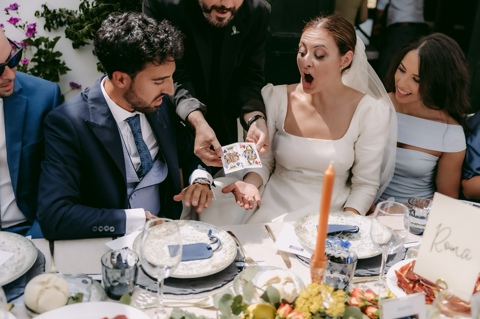 Increible efecto wow de dos novios tras ver la magia de Christian Magritte en su boda