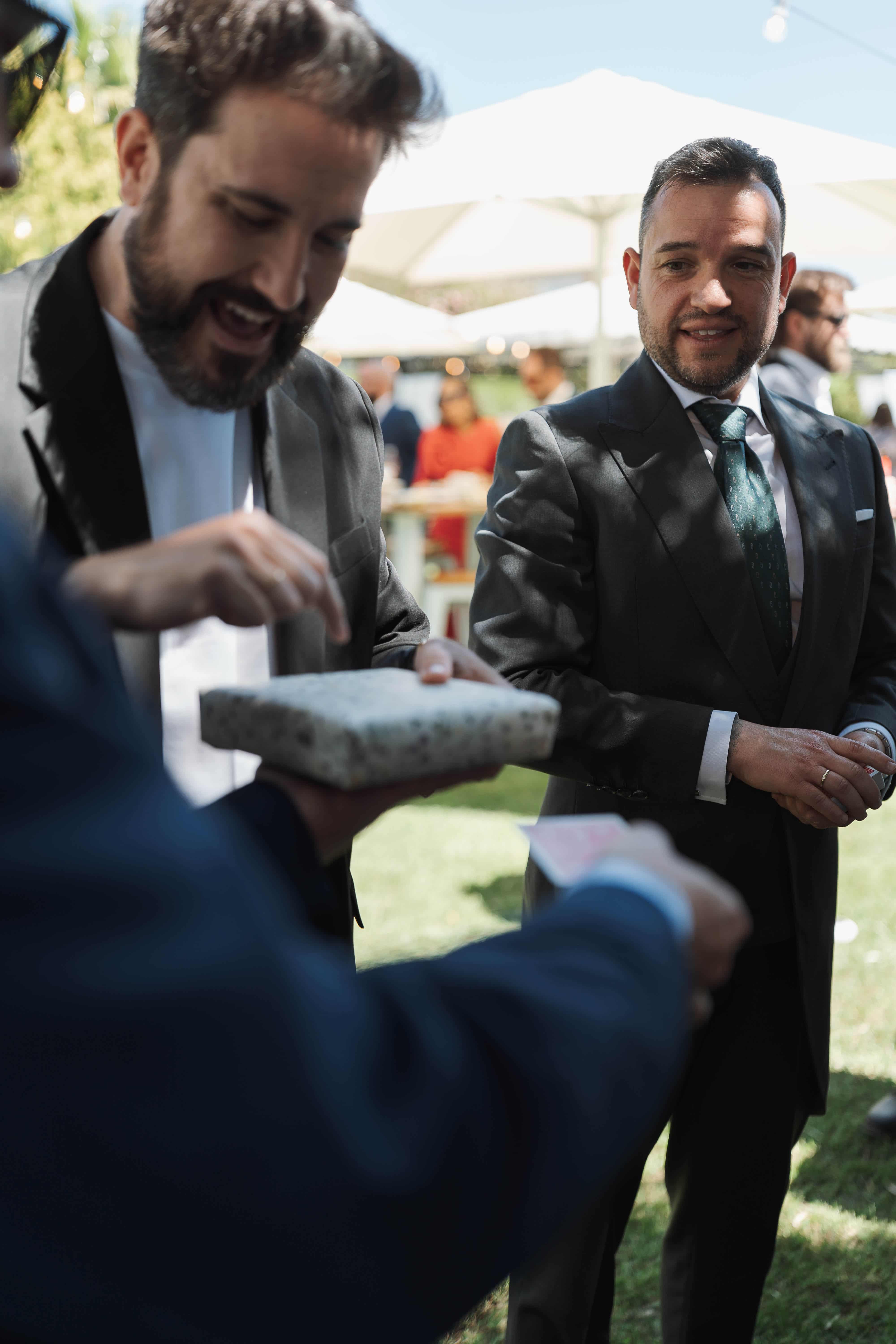 Magia de cerca o close-up: qué es, cómo funciona y por qué fascina en cualquier evento